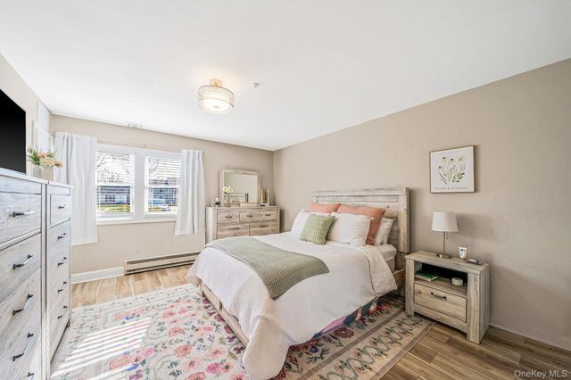 10 Gettysburg Court, Coram, NY 11727