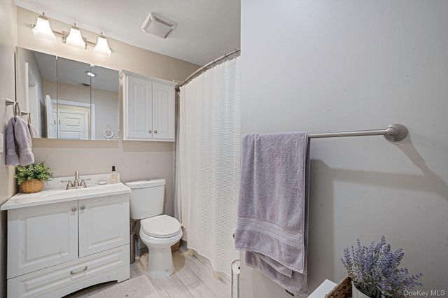 10 Gettysburg Court, Coram, NY 11727