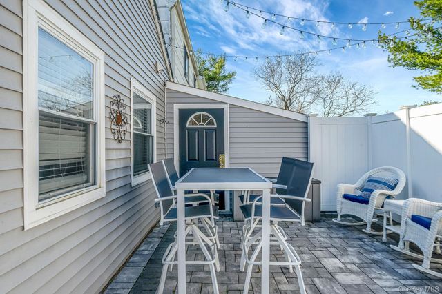 10 Gettysburg Court, Coram, NY 11727