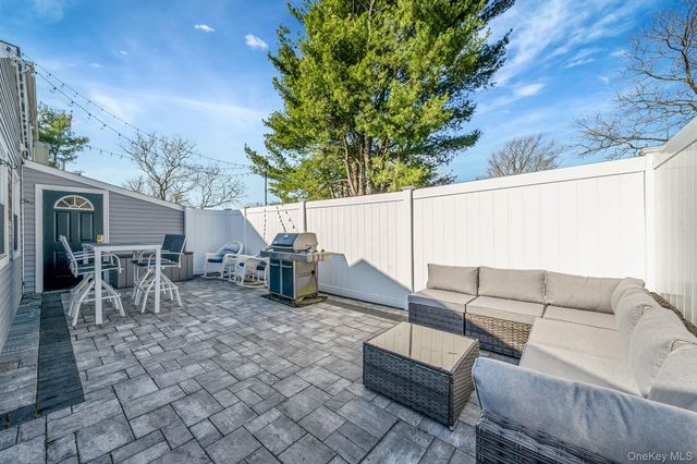 10 Gettysburg Court, Coram, NY 11727