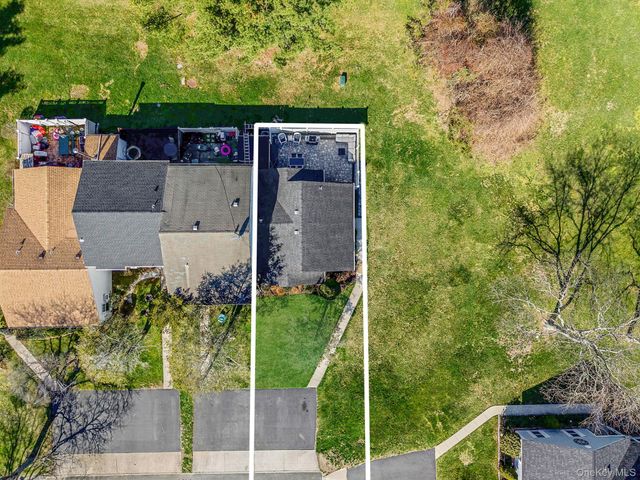 10 Gettysburg Court, Coram, NY 11727