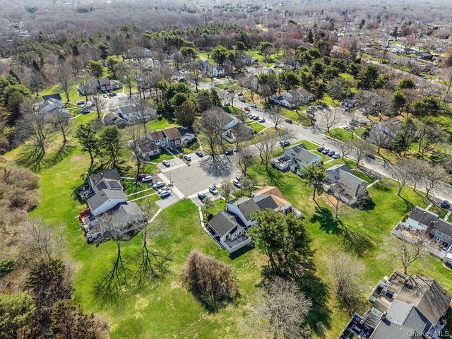 10 Gettysburg Court, Coram, NY 11727