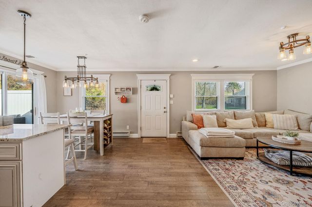 10 Gettysburg Court, Coram, NY 11727