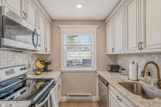 10 Gettysburg Court, Coram, NY 11727