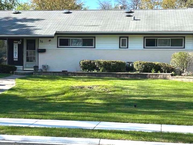 35 Douglas Court, Hoffman Estates, IL 60169