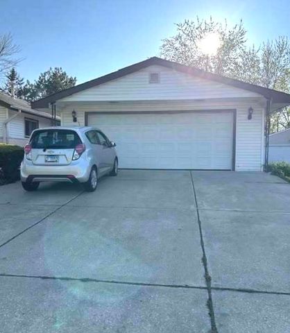 35 Douglas Court, Hoffman Estates, IL 60169