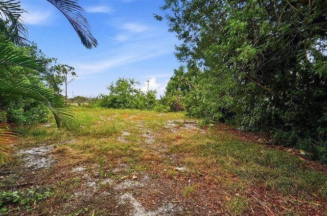 368 W Coral Trace Circle, Delray Beach, FL 33445