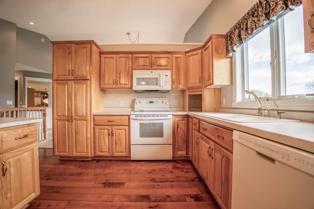 211 Valley View Drive SE, Willmar, MN 56201
