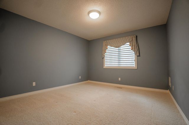 211 Valley View Drive SE, Willmar, MN 56201