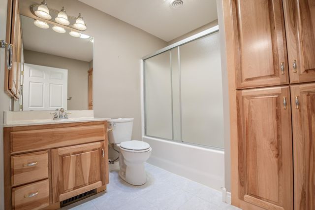211 Valley View Drive SE, Willmar, MN 56201