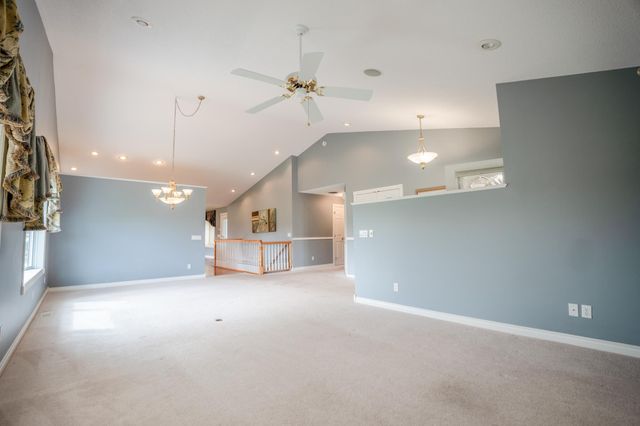 211 Valley View Drive SE, Willmar, MN 56201