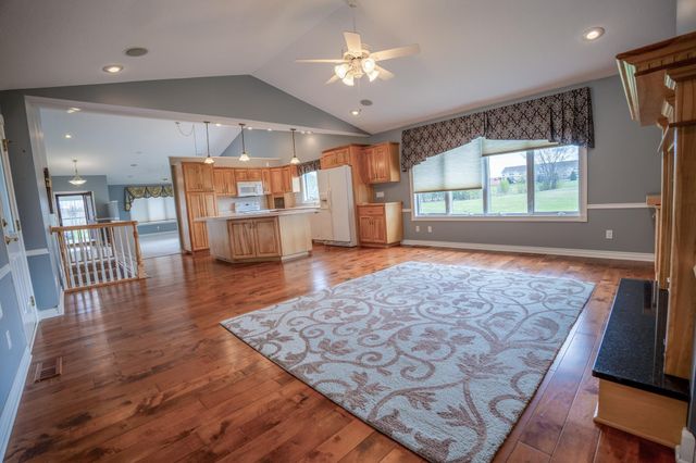 211 Valley View Drive SE, Willmar, MN 56201