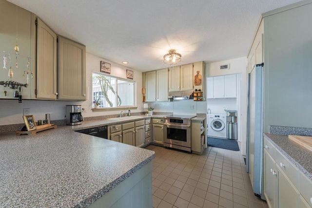 27465 Vista Del Toro Place, Salinas, CA 93908