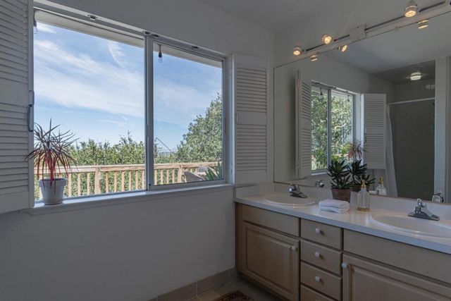 27465 Vista Del Toro Place, Salinas, CA 93908