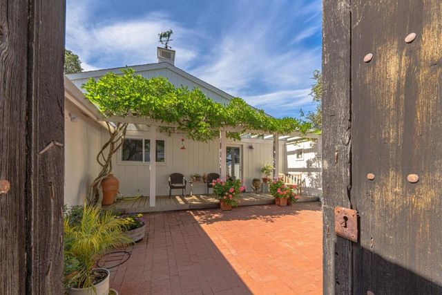 27465 Vista Del Toro Place, Salinas, CA 93908