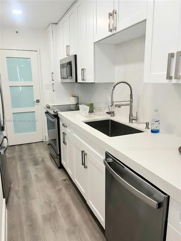 100 Lincoln Road 301, Miami Beach, FL 33139