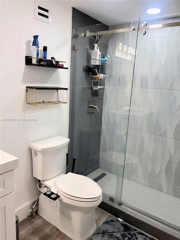 100 Lincoln Road 301, Miami Beach, FL 33139