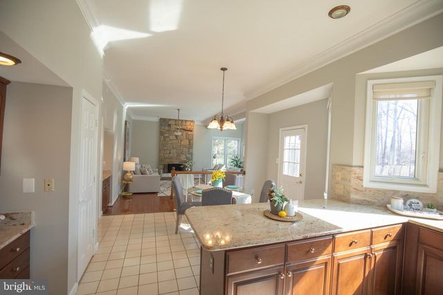 5925 POCOL DR, Clifton, VA 20124