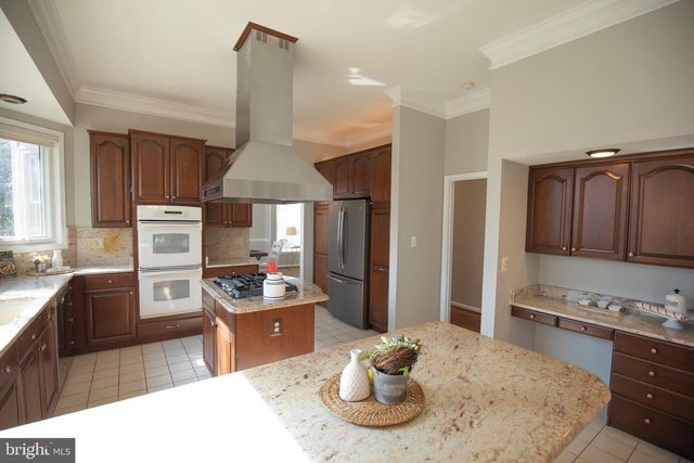 5925 POCOL DR, Clifton, VA 20124