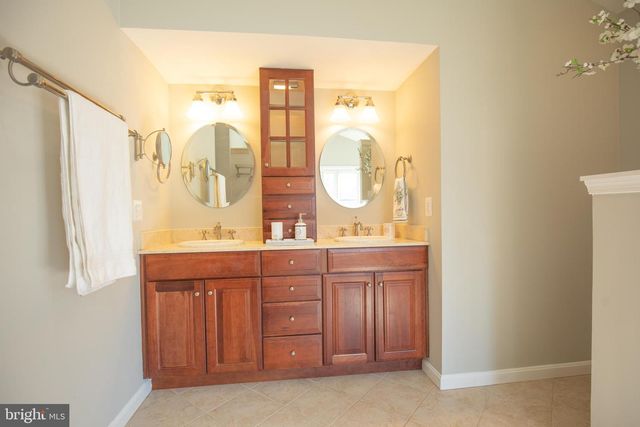 5925 POCOL DR, Clifton, VA 20124