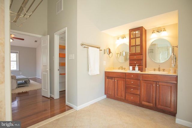 5925 POCOL DR, Clifton, VA 20124