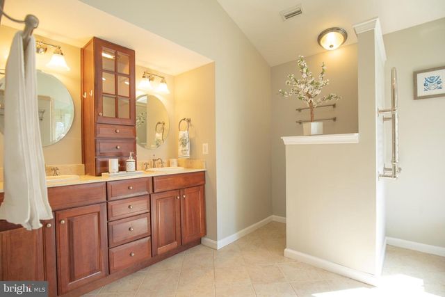 5925 POCOL DR, Clifton, VA 20124