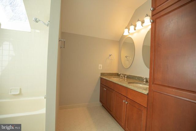 5925 POCOL DR, Clifton, VA 20124