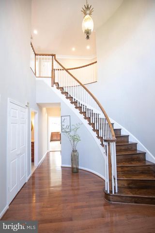 5925 POCOL DR, Clifton, VA 20124