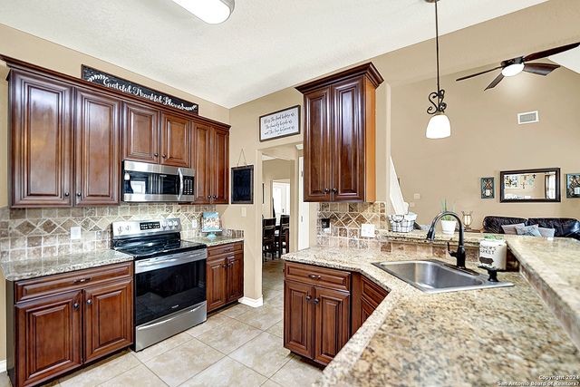 109 PARK WAY, Poth, TX 78147