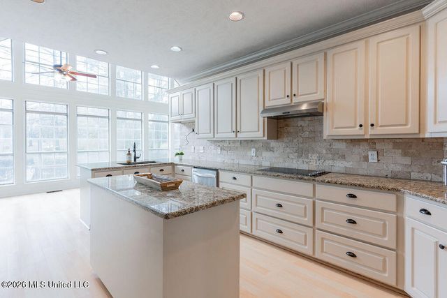 102 Hickory Hills Drive, Clinton, MS 39056