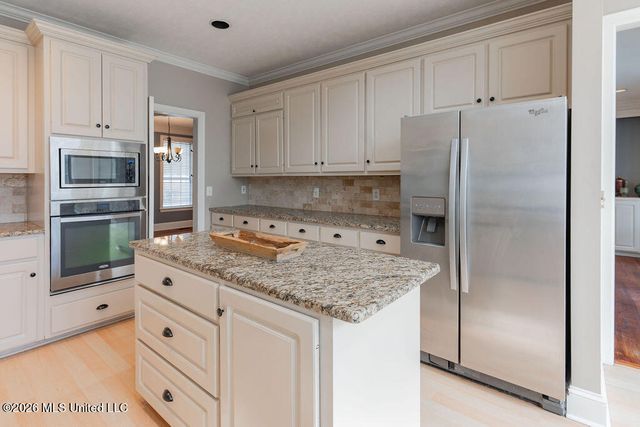 102 Hickory Hills Drive, Clinton, MS 39056