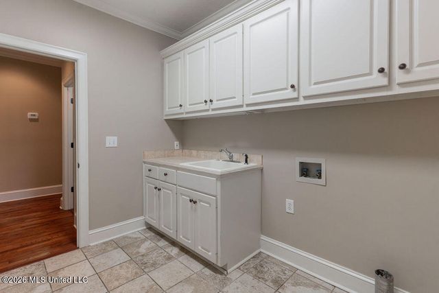 102 Hickory Hills Drive, Clinton, MS 39056