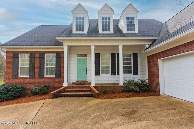 102 Hickory Hills Drive, Clinton, MS 39056
