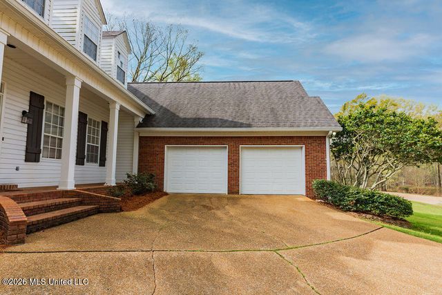 102 Hickory Hills Drive, Clinton, MS 39056