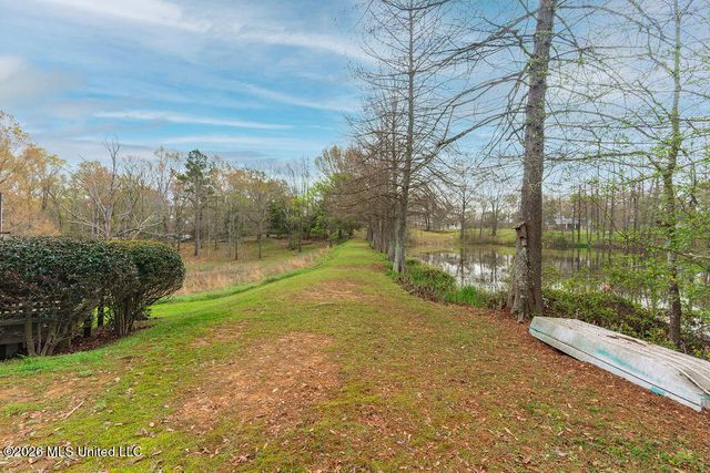 102 Hickory Hills Drive, Clinton, MS 39056