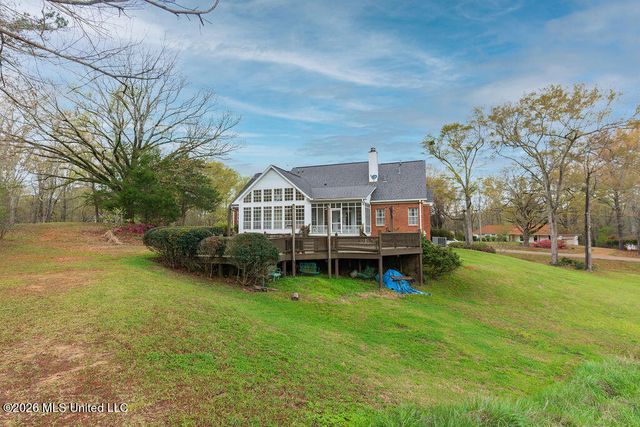 102 Hickory Hills Drive, Clinton, MS 39056