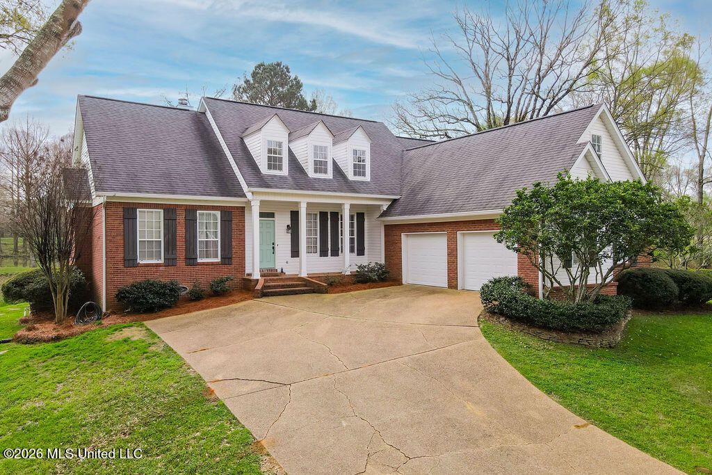 102 Hickory Hills Drive, Clinton, MS 39056