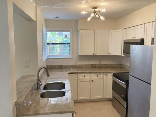 2918 ANTIQUE OAKS CIRCLE 25, Winter Park, FL 32792