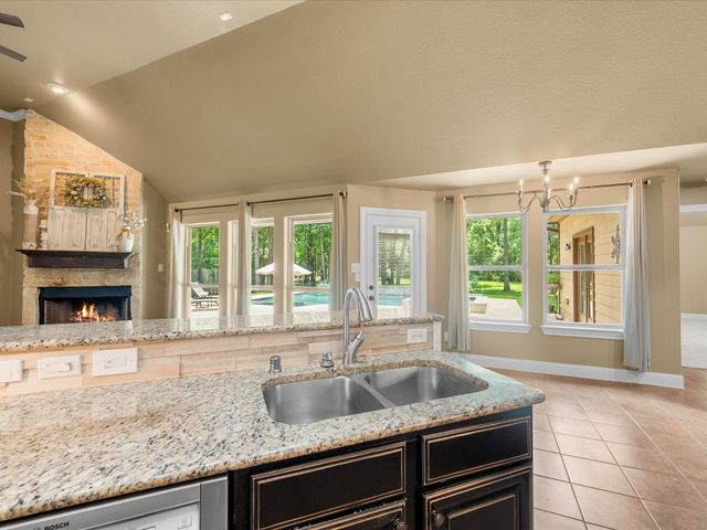 10915 Crawford Circle, Montgomery, TX 77316