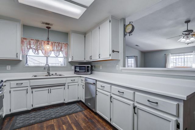 11326 Puffin Way, Redding, CA 96003