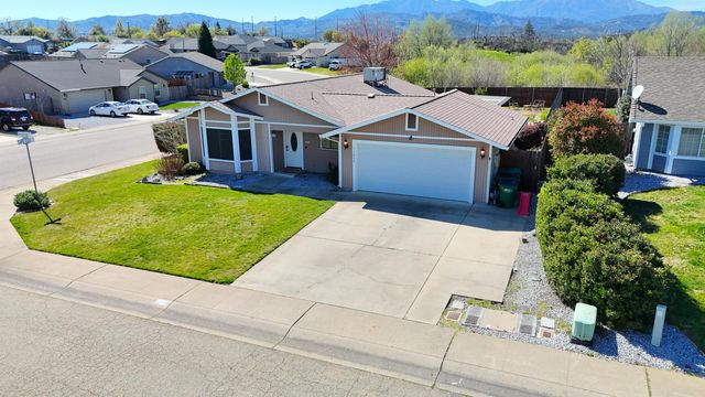 11326 Puffin Way, Redding, CA 96003