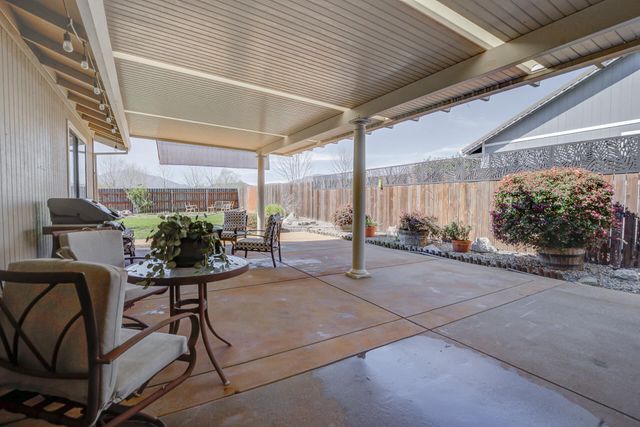 11326 Puffin Way, Redding, CA 96003