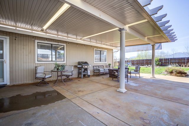 11326 Puffin Way, Redding, CA 96003