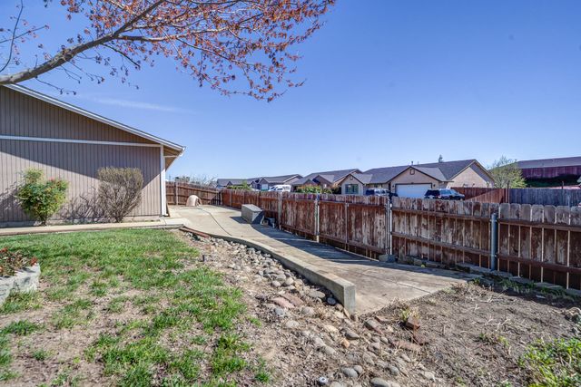 11326 Puffin Way, Redding, CA 96003