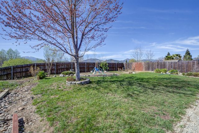 11326 Puffin Way, Redding, CA 96003