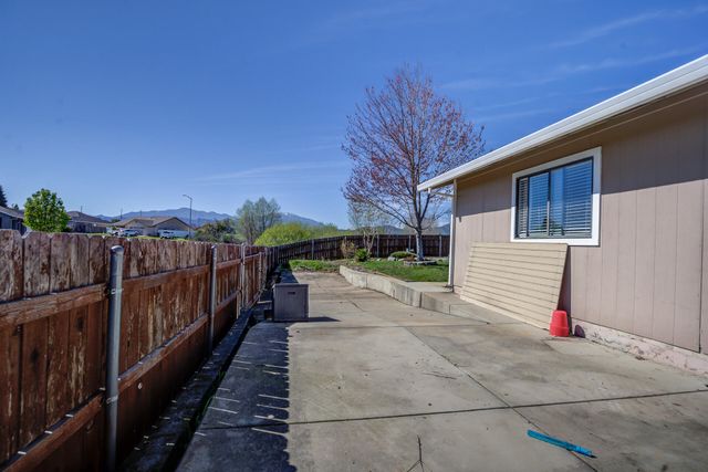 11326 Puffin Way, Redding, CA 96003