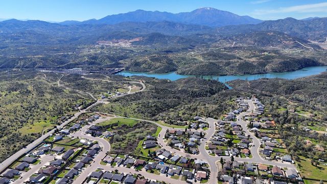 11326 Puffin Way, Redding, CA 96003