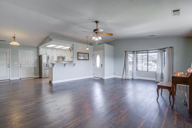 11326 Puffin Way, Redding, CA 96003