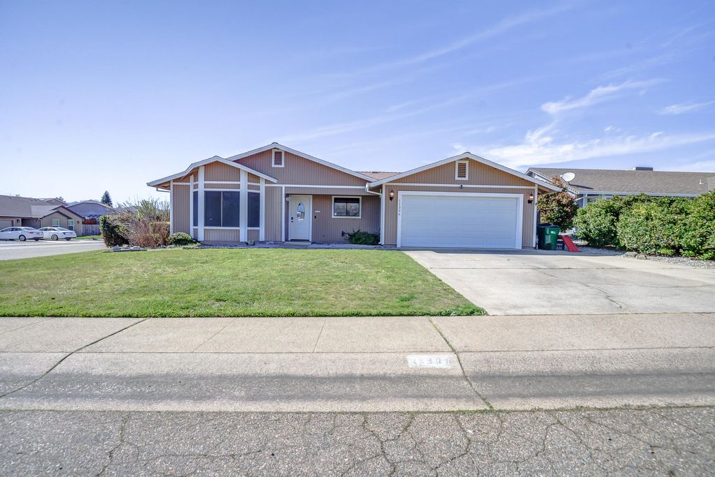 11326 Puffin Way, Redding, CA 96003