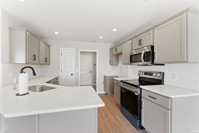 5038 Chickadee Drive, Woodburn, IN 46797